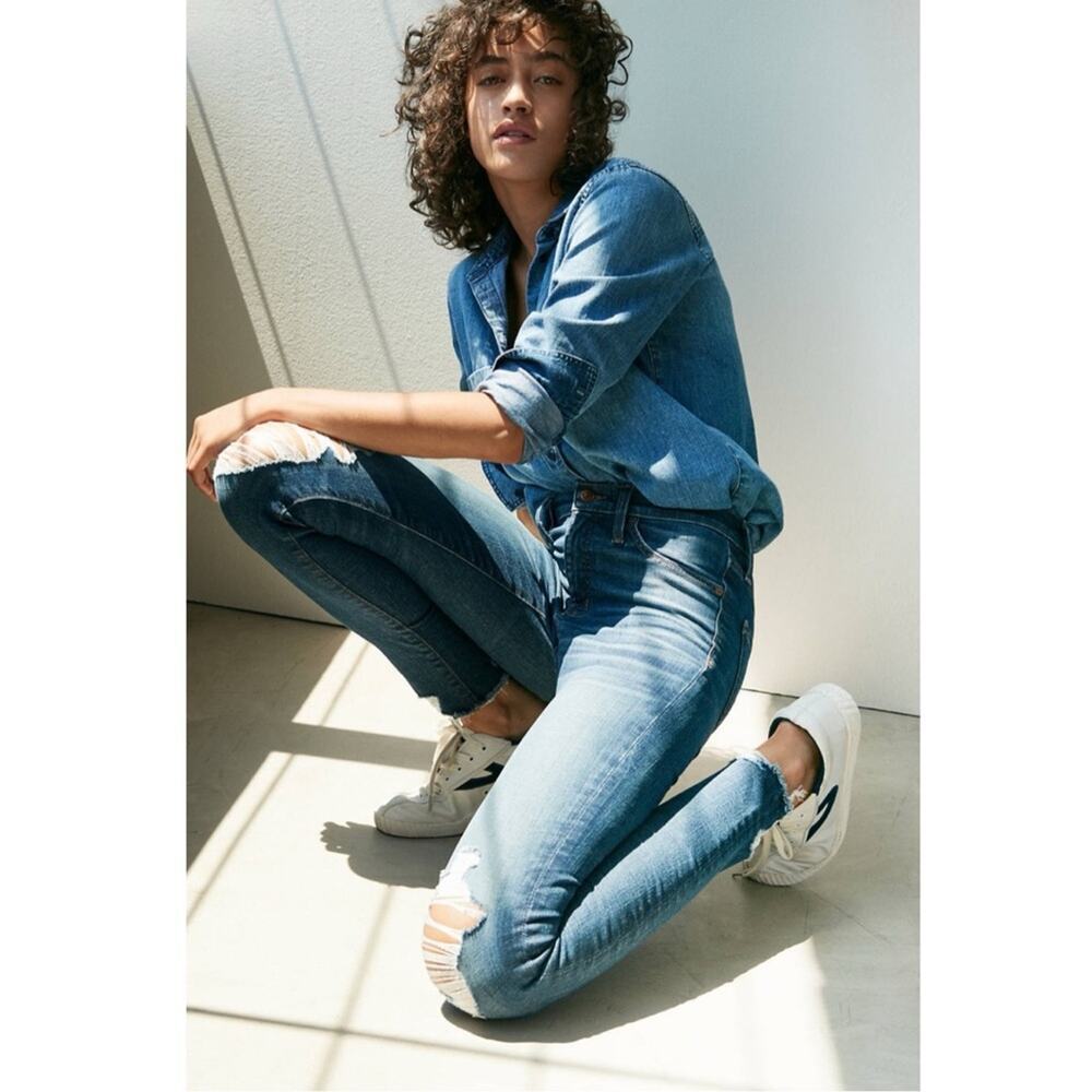 $135 Madewell Dark Wash 9" High Rise Skinny Jeans Destructed Edition - Picture 2 of 8